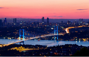 istanbul boğazda gece mavi tur